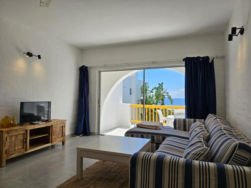 TV and multimedia, View (from property/room), Balcony/Terrace, Living room