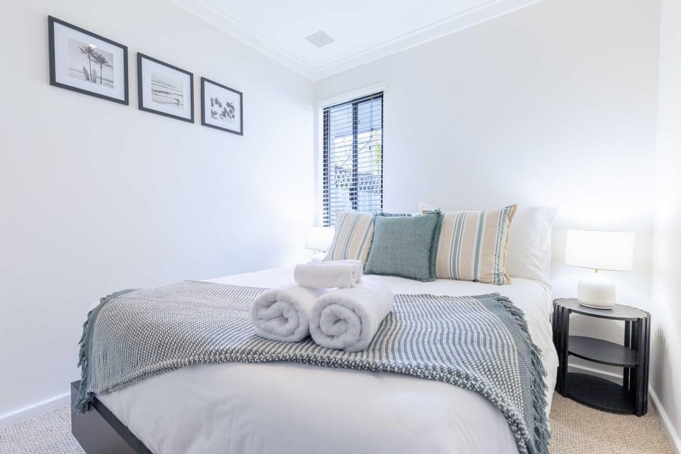 Walk to the Beach BBQ Family Friendly Villa in Perth