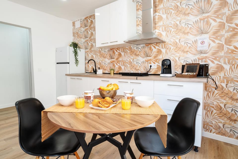 Bright Renovated 2BR- Balcony- Beach 10' Walk - Barcelona 25' Train Apartment in Barcelona