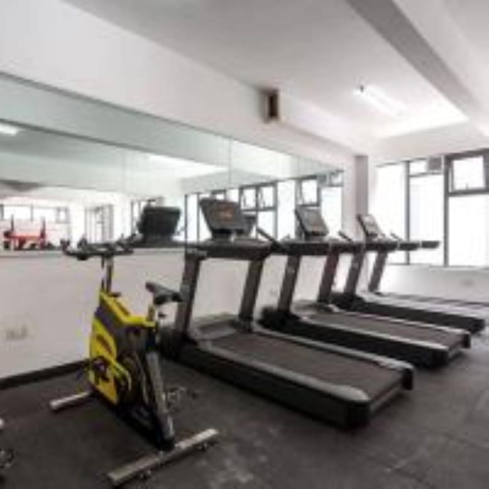 classy executive two bedroom apartment with fully equipped gym ample parking space , swimming pool children playing ground and amazing scenic views and close proximity to major shopping malls and restaurants Apartment in Nairobi