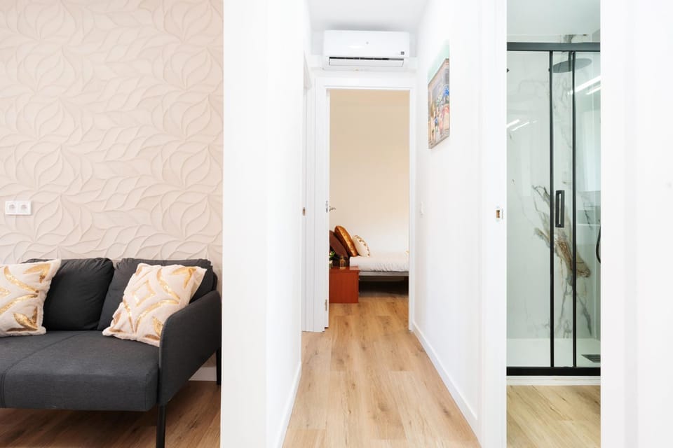 Bright Renovated 2BR Apt- Balcony - Beach 10' Walk - Barcelona 25' Train Apartment in Barcelona