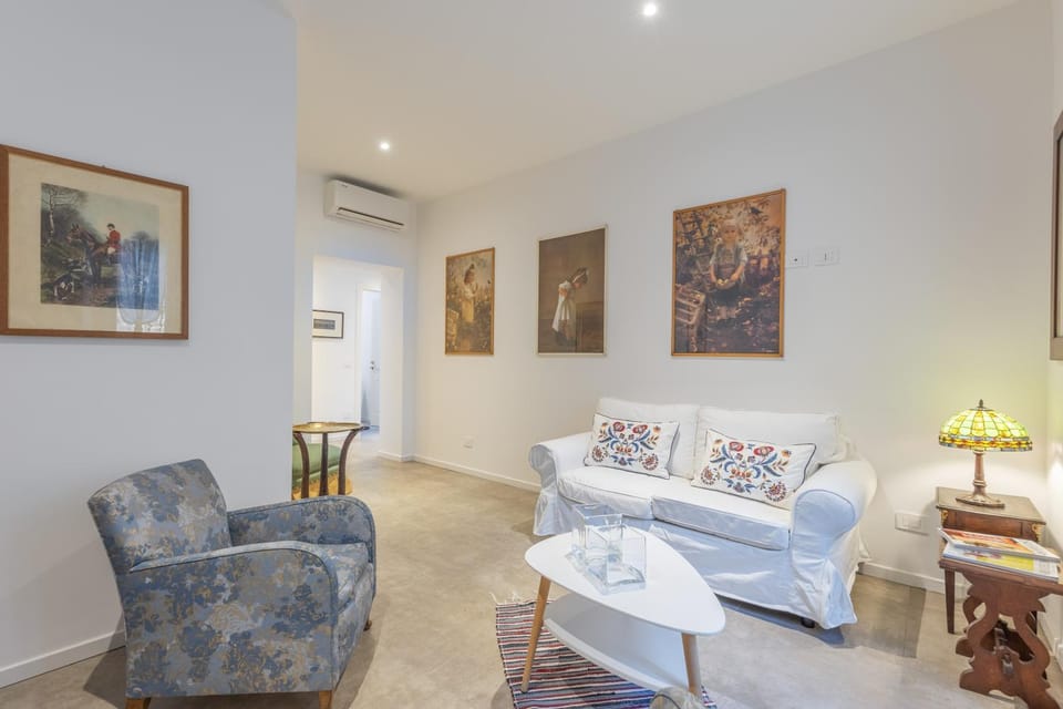 Living room, Photo of the whole room, Seating area