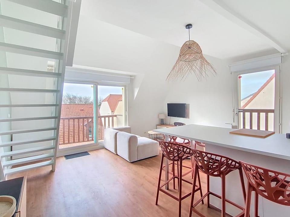 TV and multimedia, View (from property/room), Balcony/Terrace, Living room, Seating area, Dining area