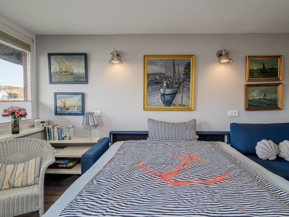 Bed, Living room