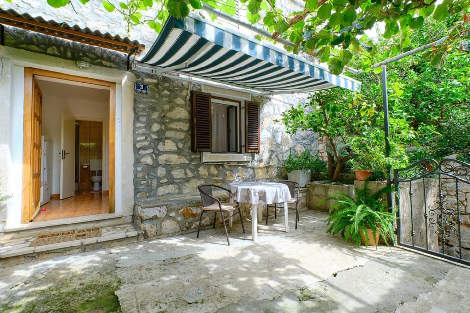 Balcony/Terrace, Garden view