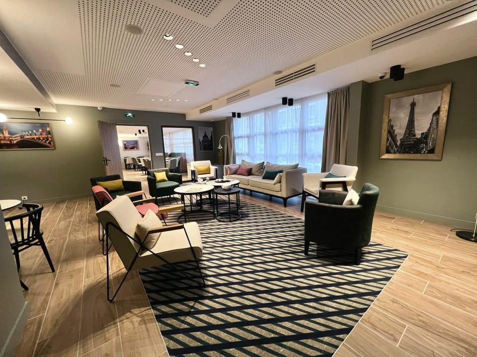 Communal lounge/ TV room
