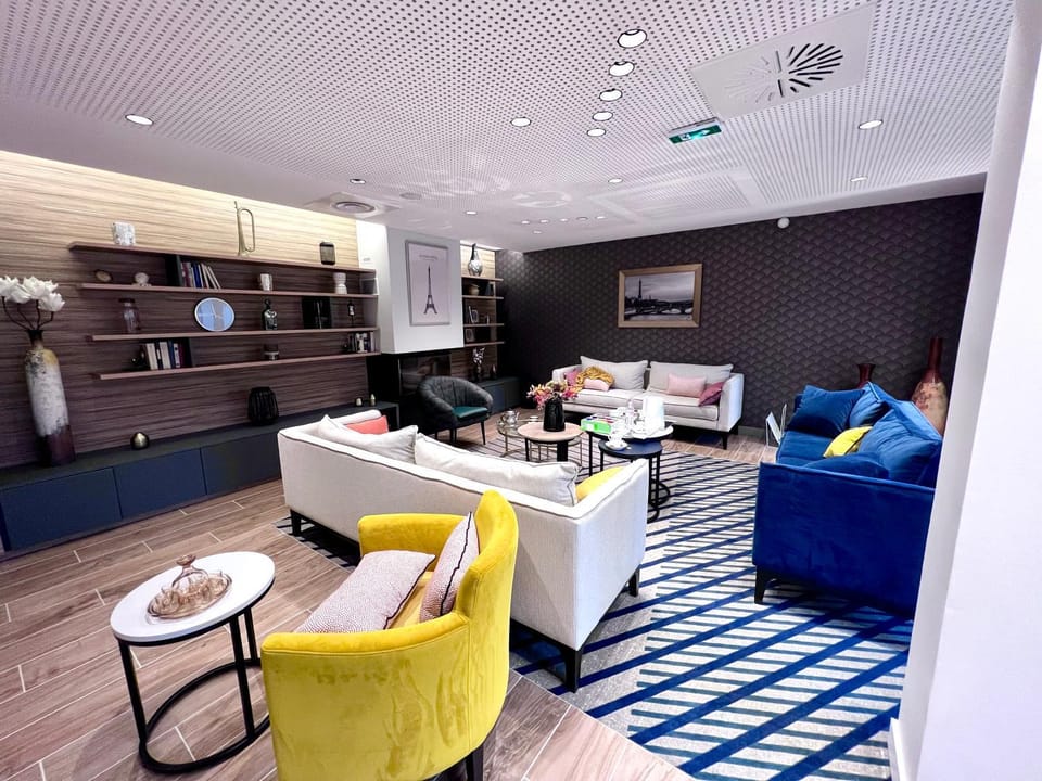 Communal lounge/ TV room