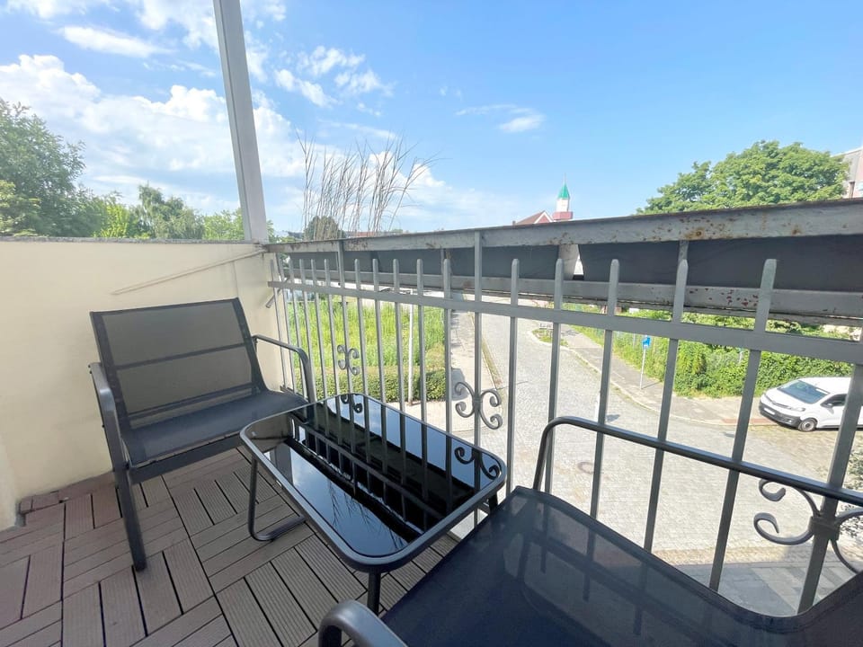 3-Zimmerwohnung mit 2 Balkonen-Kaffee - Smart TV - WLAN Apartment in Bremerhaven