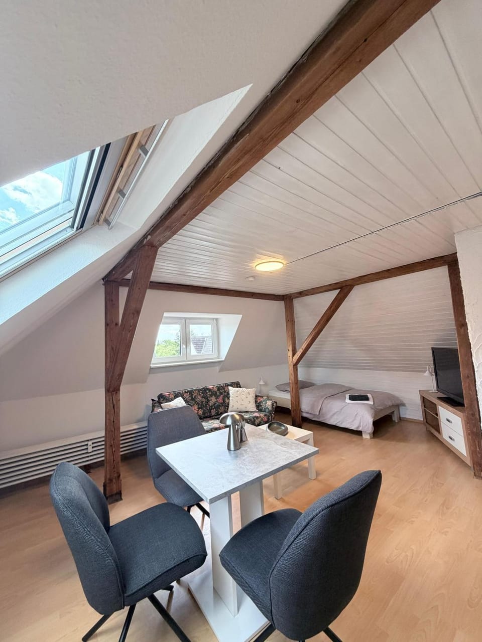 Top-floor apartment for up to 3 guests Apartment in Frankfurt