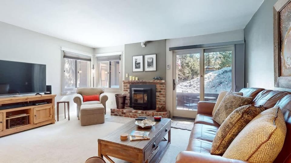 Mountain Condo | Spa Pool and Ski Shuttle Access House in Mammoth Lakes