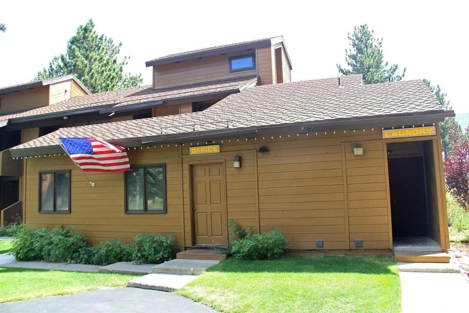Mountain Condo | Spa Pool and Ski Shuttle Access House in Mammoth Lakes