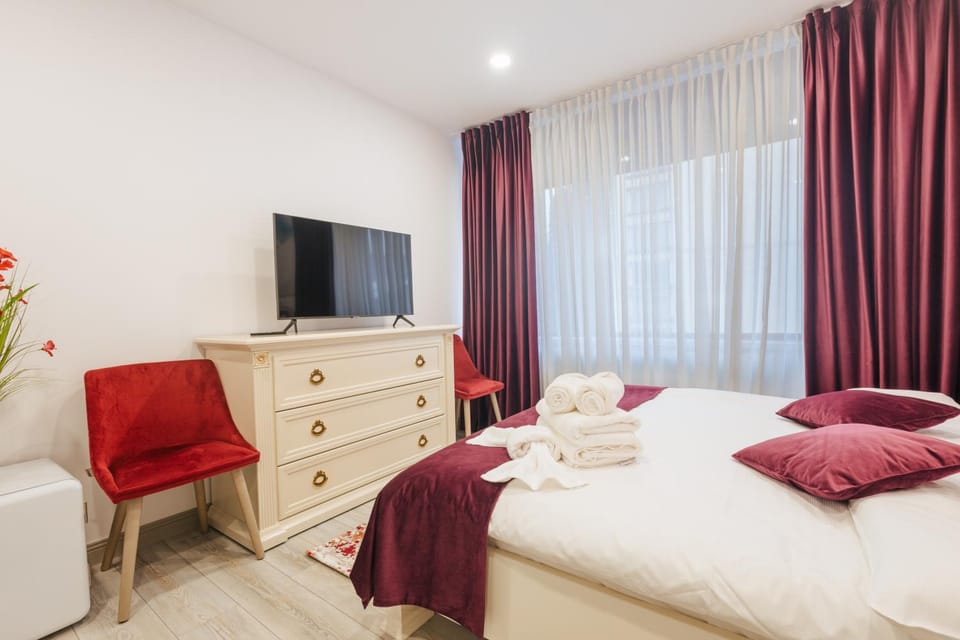 Photo of the whole room, Decorative detail, City view