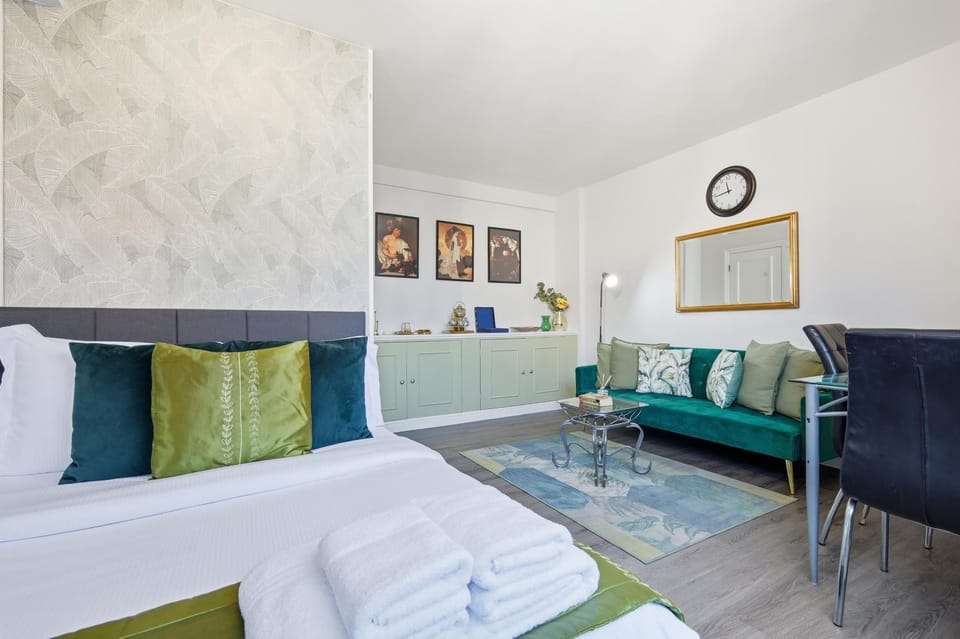 Bed, Living room, Seating area