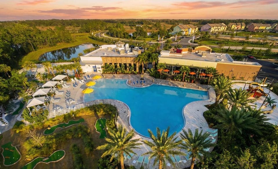 Bird's eye view, Swimming pool