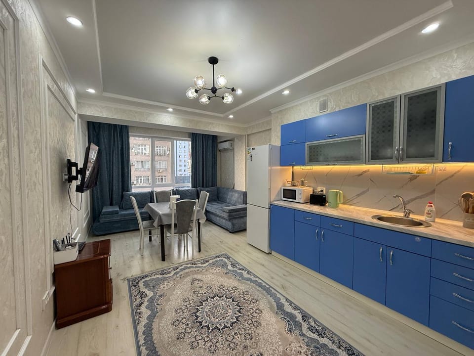 TV and multimedia, Kitchen or kitchenette, Living room, Dining area, microwave, air conditioner