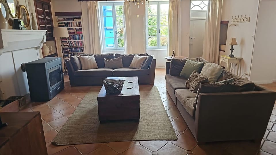 Communal lounge/ TV room