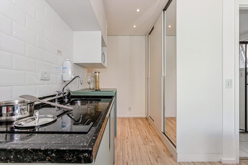 Day, Kitchen or kitchenette, microwave, stove