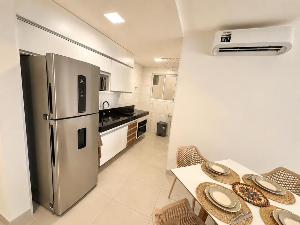 Food and drinks, Dining area, oven, stove, air conditioner