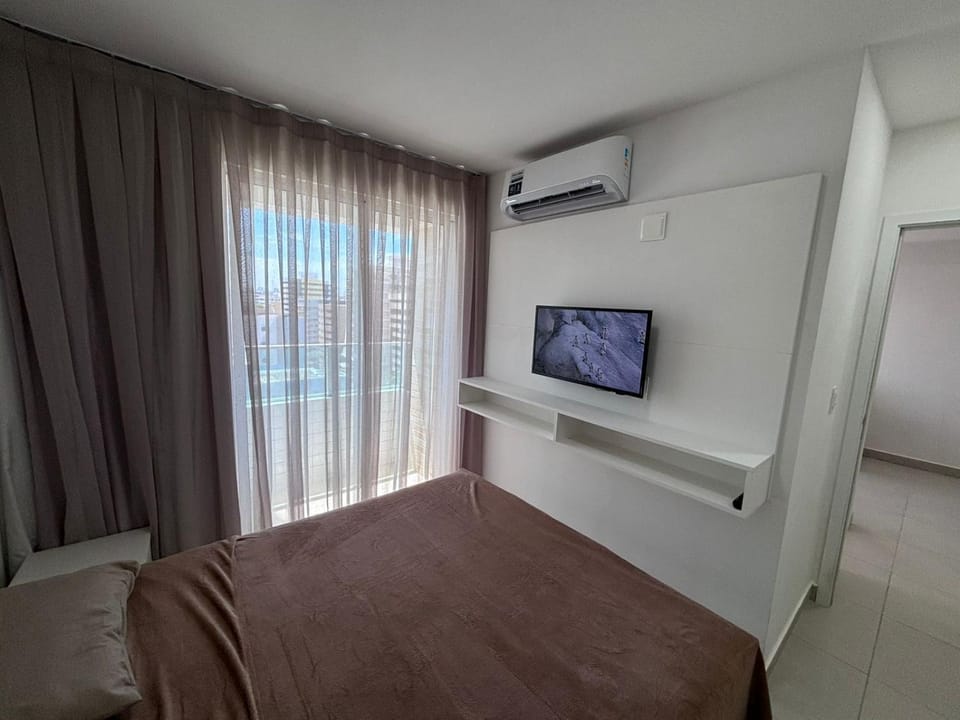 Bed, Bathroom, TV and multimedia, Bedroom, air conditioner