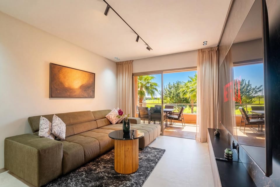 Communal lounge/ TV room, TV and multimedia, Living room, Seating area, Evening entertainment