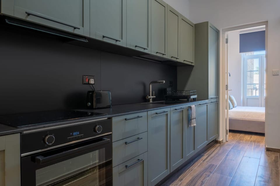 Bedroom, kitchen