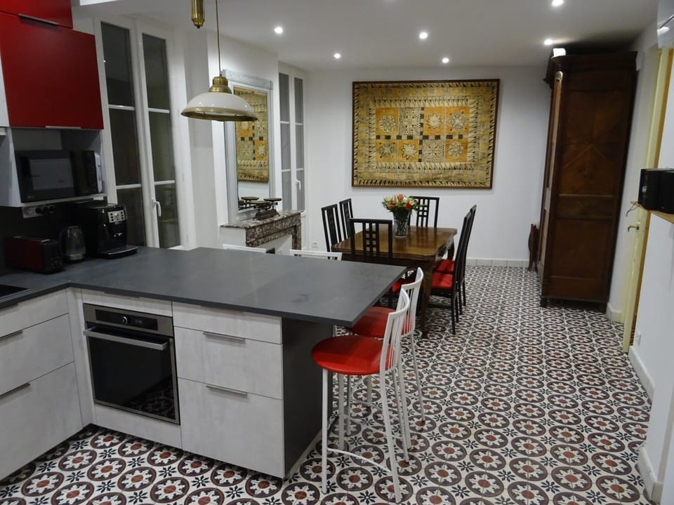 Property building, Kitchen or kitchenette, Living room