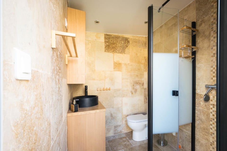 Bathroom, Living room