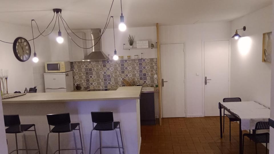 Property building, Kitchen or kitchenette, Living room