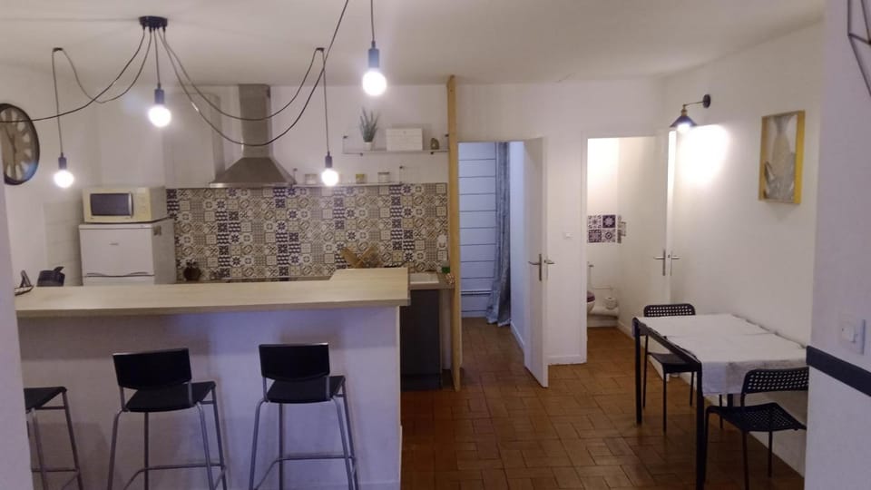 Property building, Kitchen or kitchenette, Living room