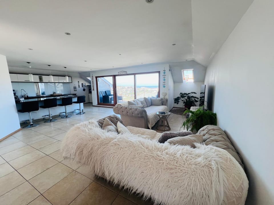 Seaforth - Stunning Beach View Free Parking House in Perranporth