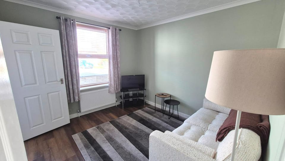 Communal lounge/ TV room, TV and multimedia, Living room