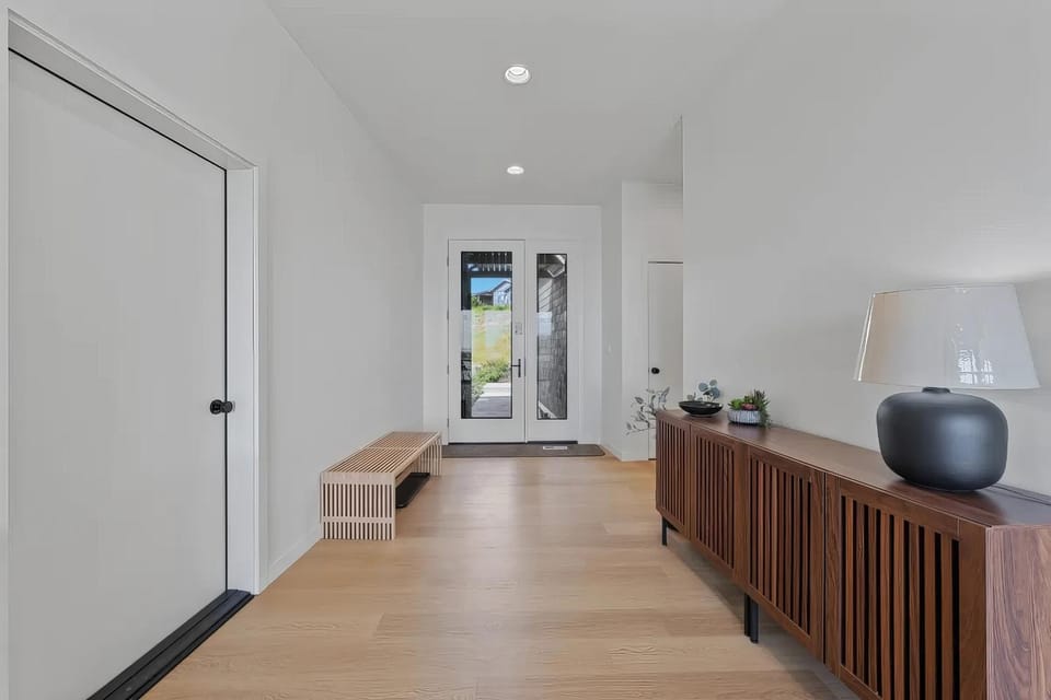 Nestucca Bay - Waterfront, Mountain & Lake Views House in Pacific City