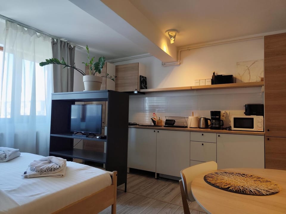 Bed, TV and multimedia, Coffee/tea facilities, Kitchen or kitchenette, Dining area, toaster, towels
