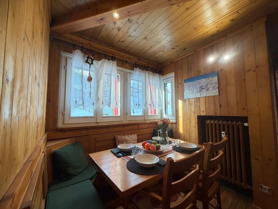 Hostdomus - Slope Side Apartment in Sestriere