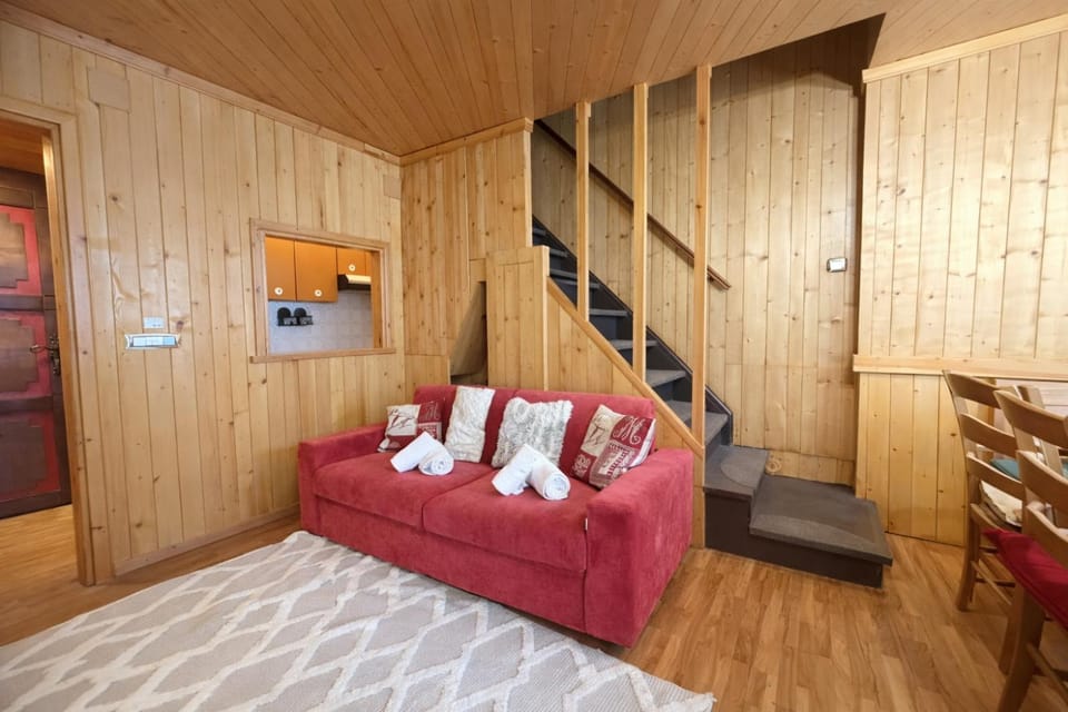 Hostdomus - Slope Side Apartment in Sestriere