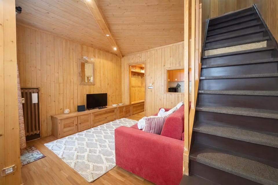 Hostdomus - Slope Side Apartment in Sestriere