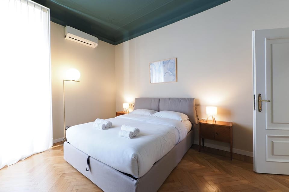 Bed, Photo of the whole room, Bedroom, towels, air conditioner