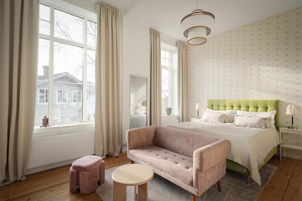 Bed, View (from property/room), Photo of the whole room, Seating area, Garden view