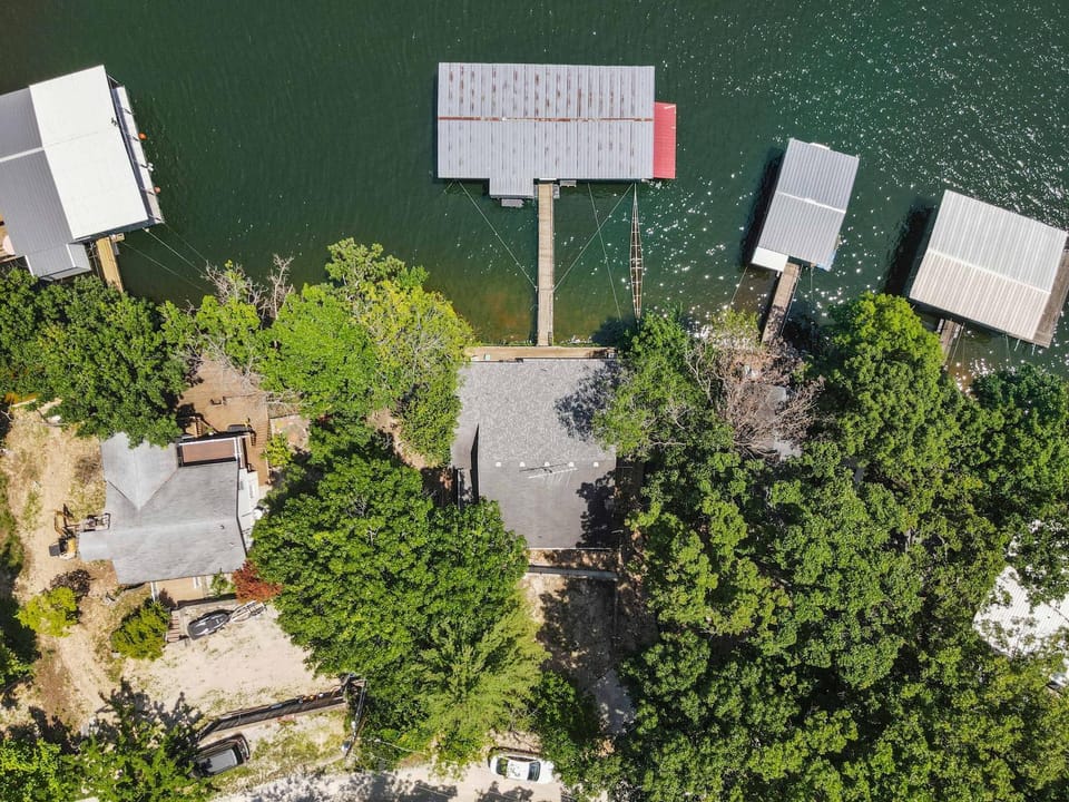 Lakefront Home with Huge Views and Great Fishing House in Lake of the Ozarks