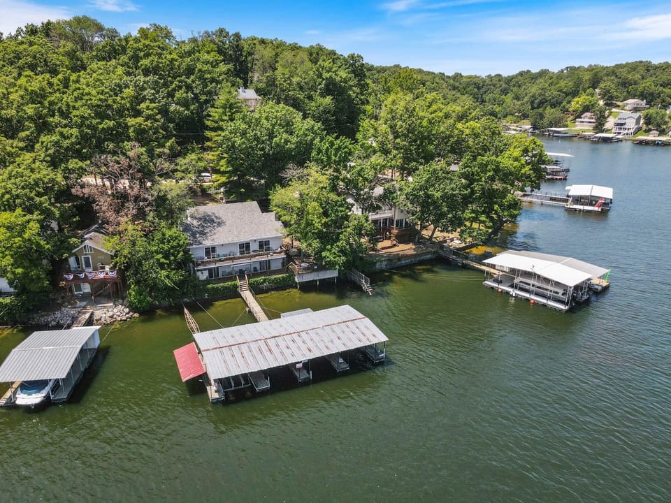 Lakefront Home with Huge Views and Great Fishing House in Lake of the Ozarks