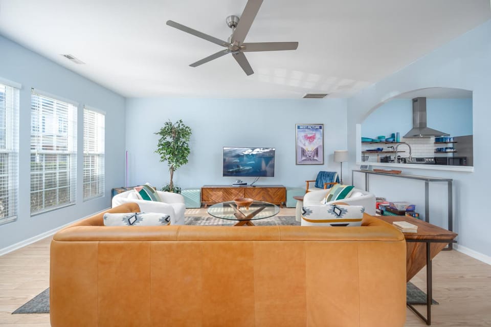 Modern 3-BR Townhome w Private Backyard Near RTP House in Morrisville
