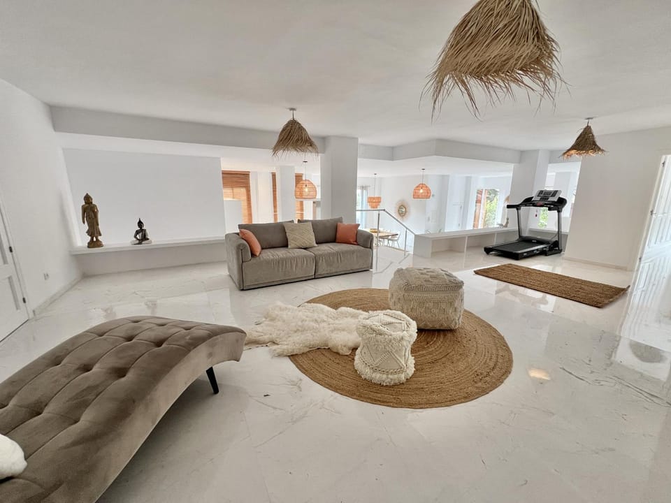 Communal lounge/ TV room, Living room