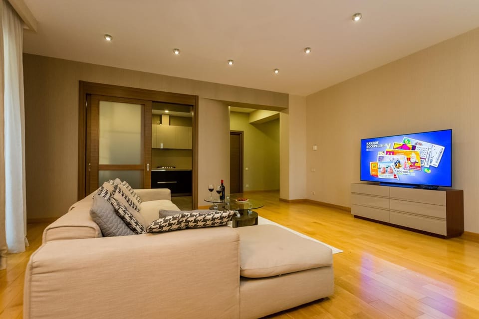 Communal lounge/ TV room, TV and multimedia, Living room, Seating area, Evening entertainment