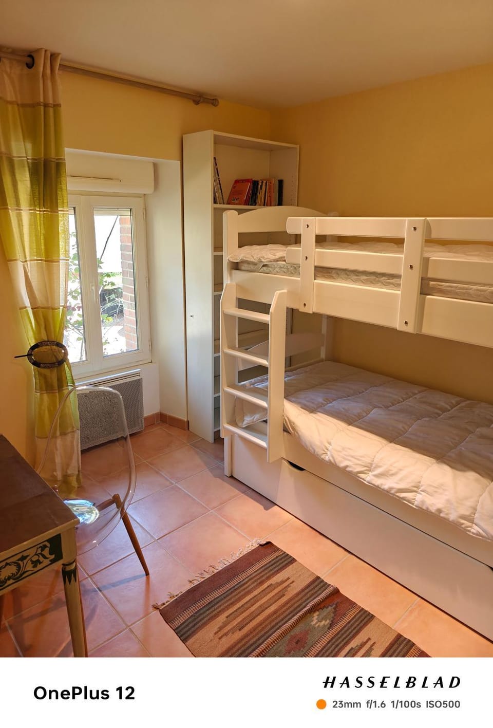 Bedroom, bunk bed