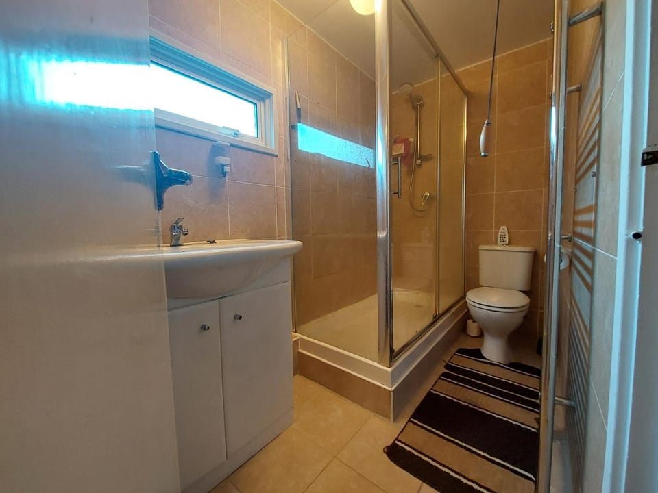 Shower, Toilet, Bathroom, Bath