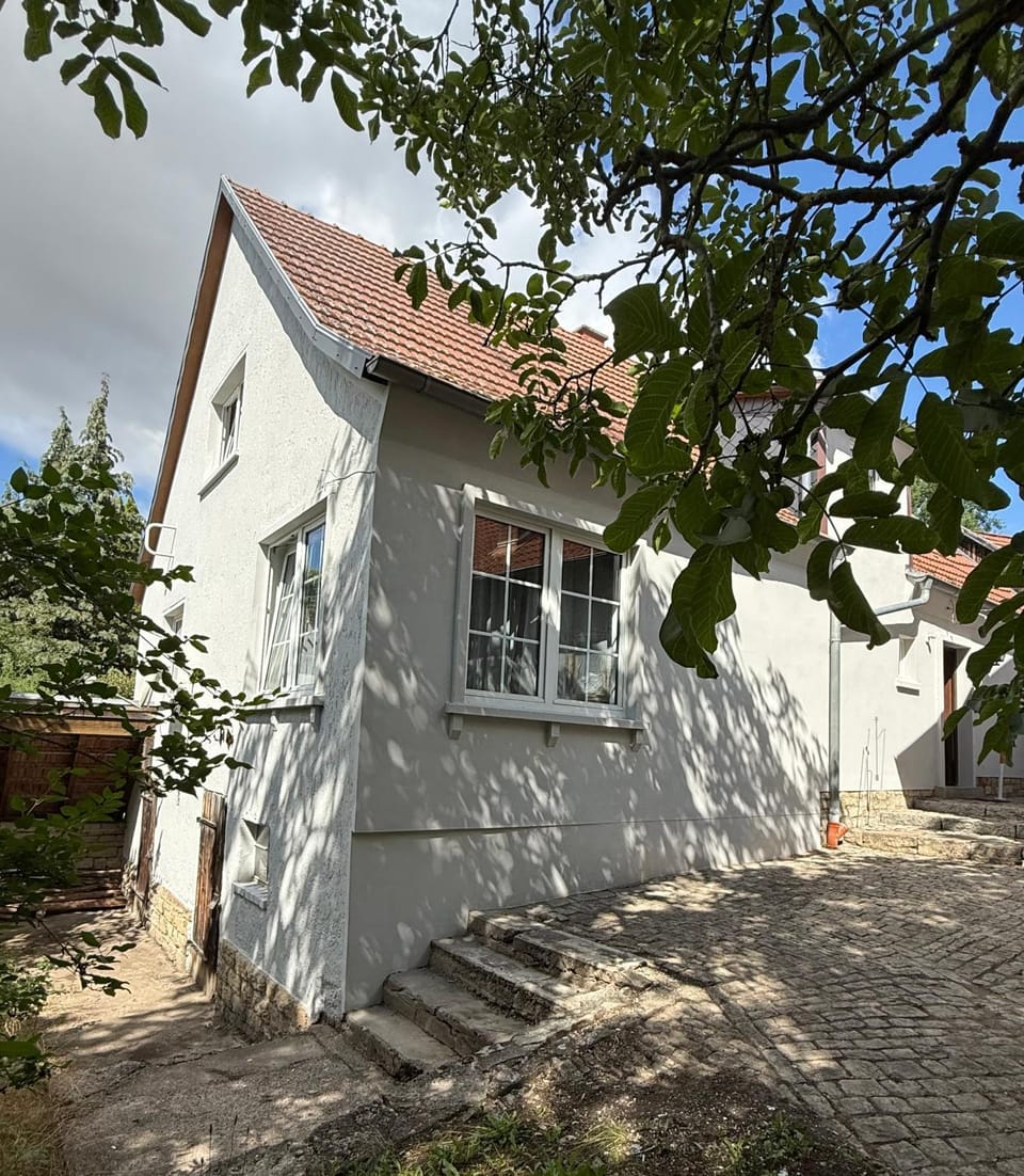 Ferienhaus für Familientreffen mit großem Garten, 4 Schlafzimmer, 2 Bäder, Parkplätze House in Erfurt