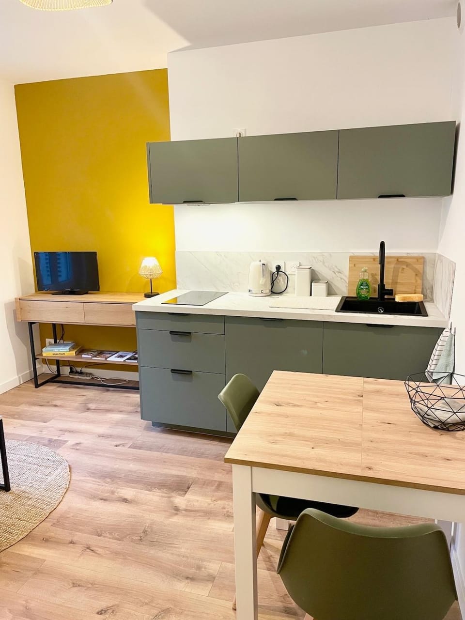 Kitchen or kitchenette