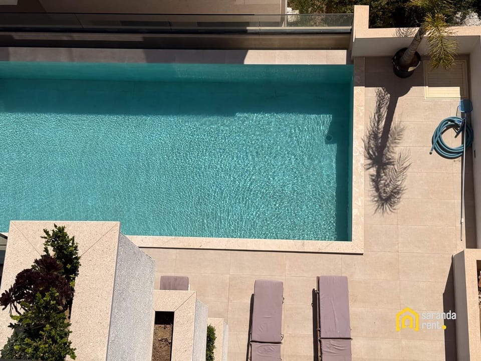 Swimming pool, sunbed