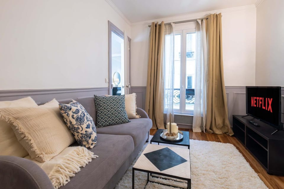 Village Vibes in Paris Martyrs Apartment in Paris