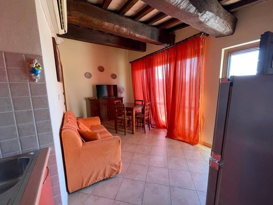 Kitchen or kitchenette, Living room, Seating area, Dining area